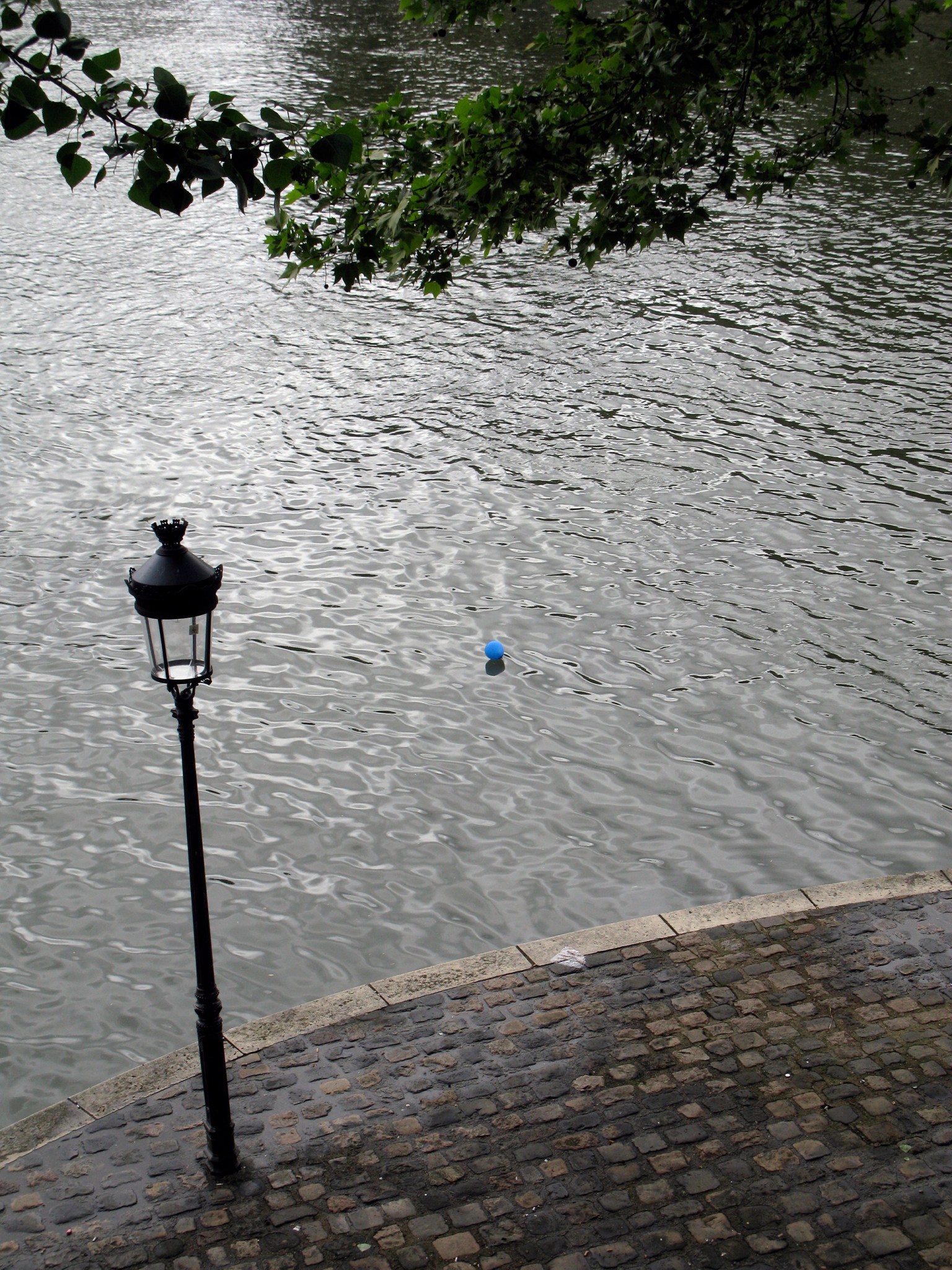 Blue Baloon on the Seine, Ile St. Louis, Paris 4˚